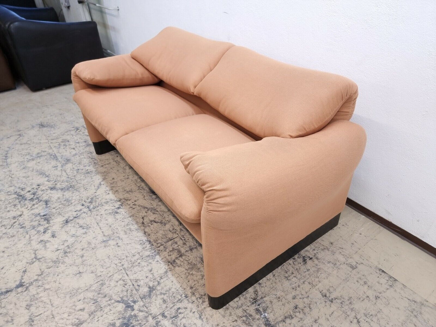 {{ product_title }} – {{ product_type }} von JS Furniture, Designer-Möbel gebraucht.