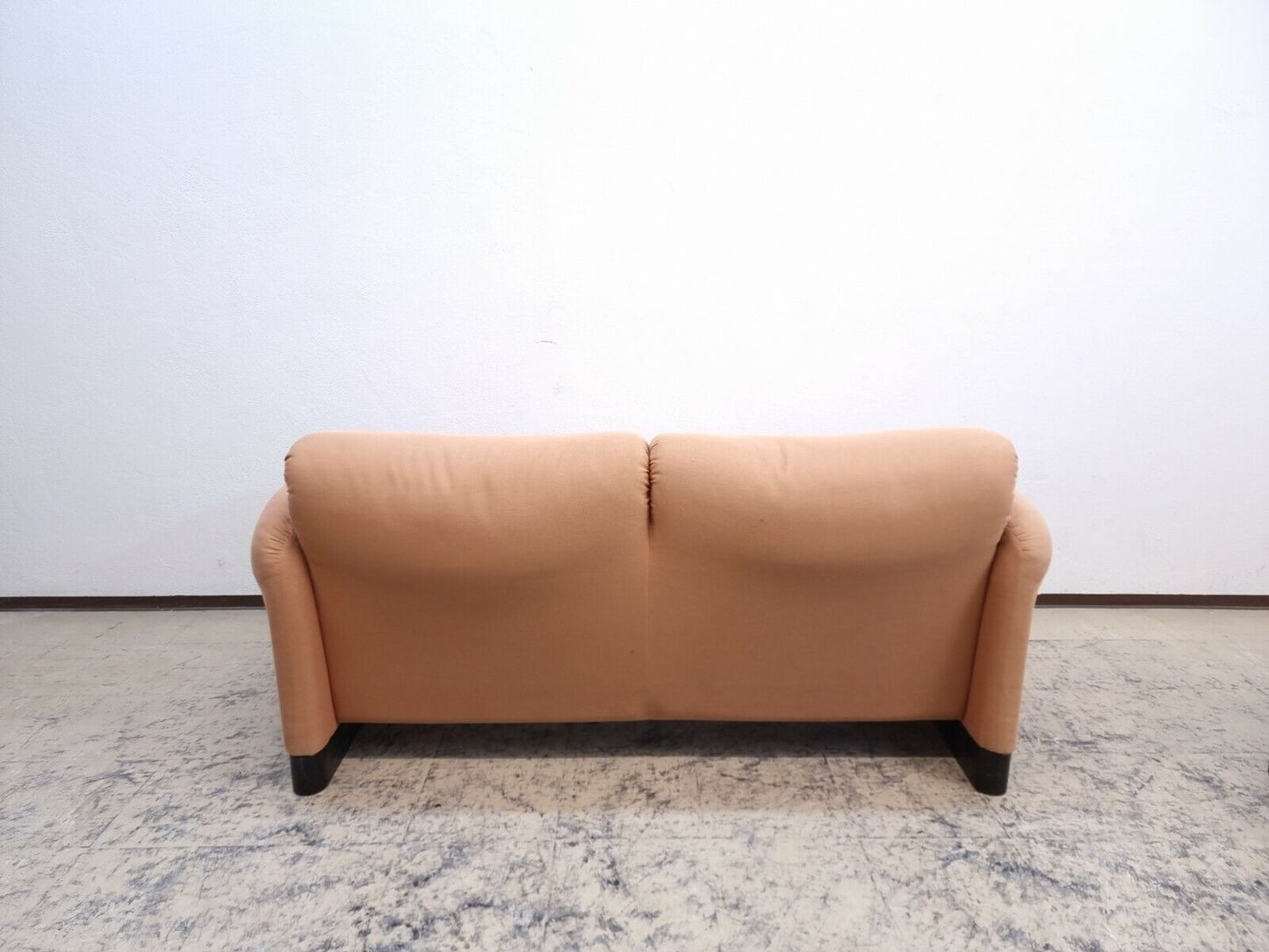 {{ product_title }} – {{ product_type }} von JS Furniture, Designer-Möbel gebraucht.