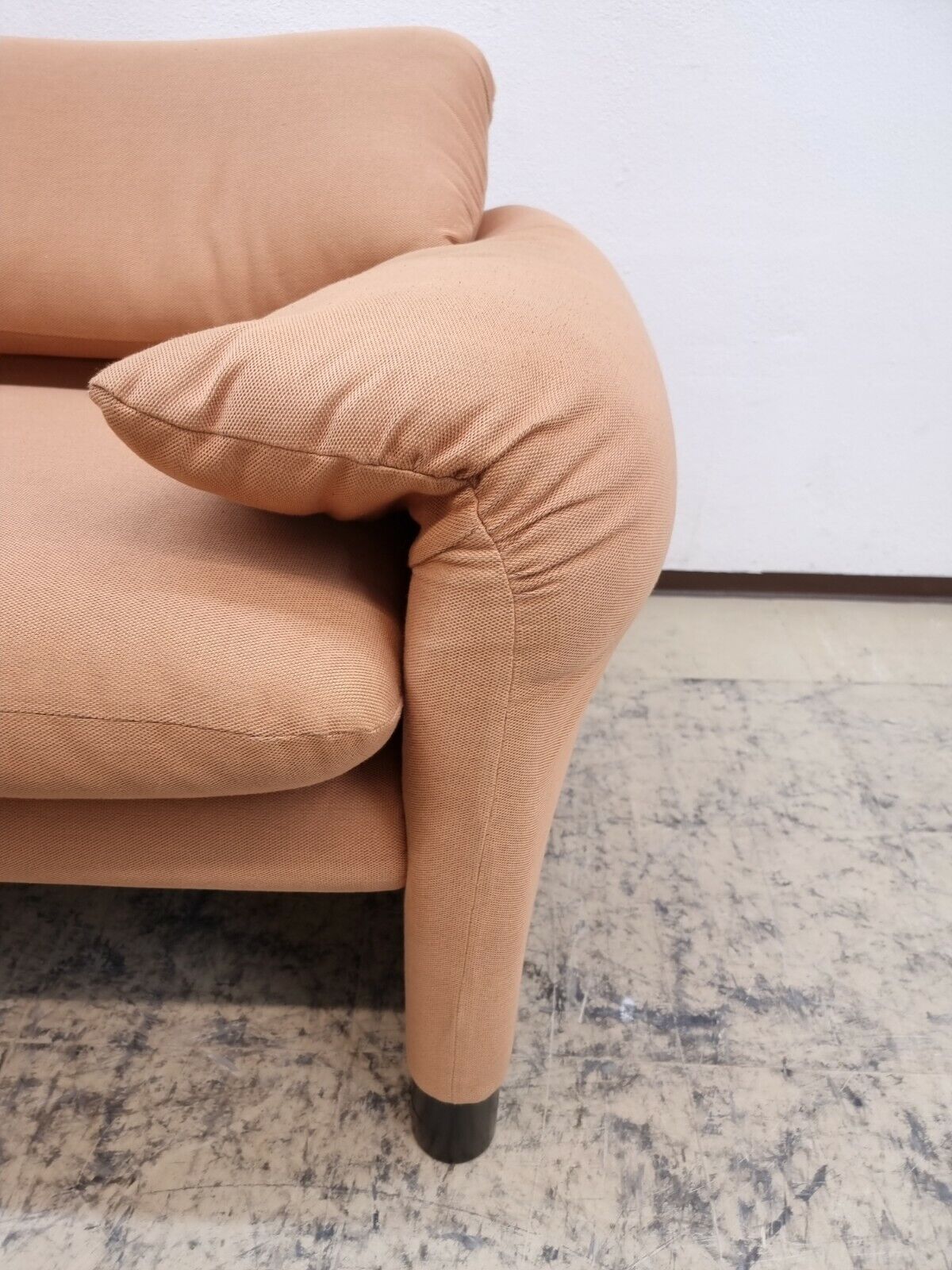 {{ product_title }} – {{ product_type }} von JS Furniture, Designer-Möbel gebraucht.