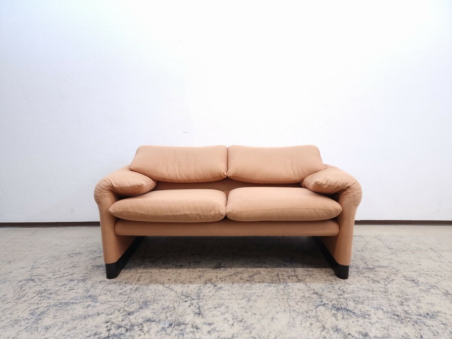 {{ product_title }} – {{ product_type }} von JS Furniture, Designer-Möbel gebraucht.