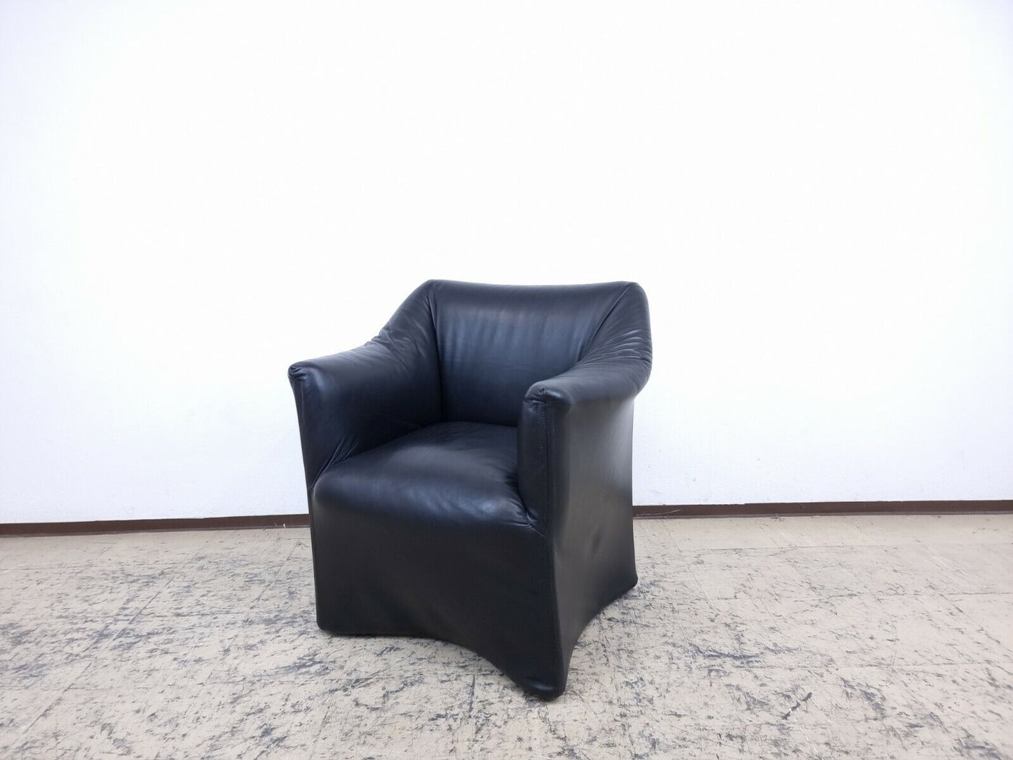 {{ product_title }} – {{ product_type }} von JS Furniture, Designer-Möbel gebraucht.