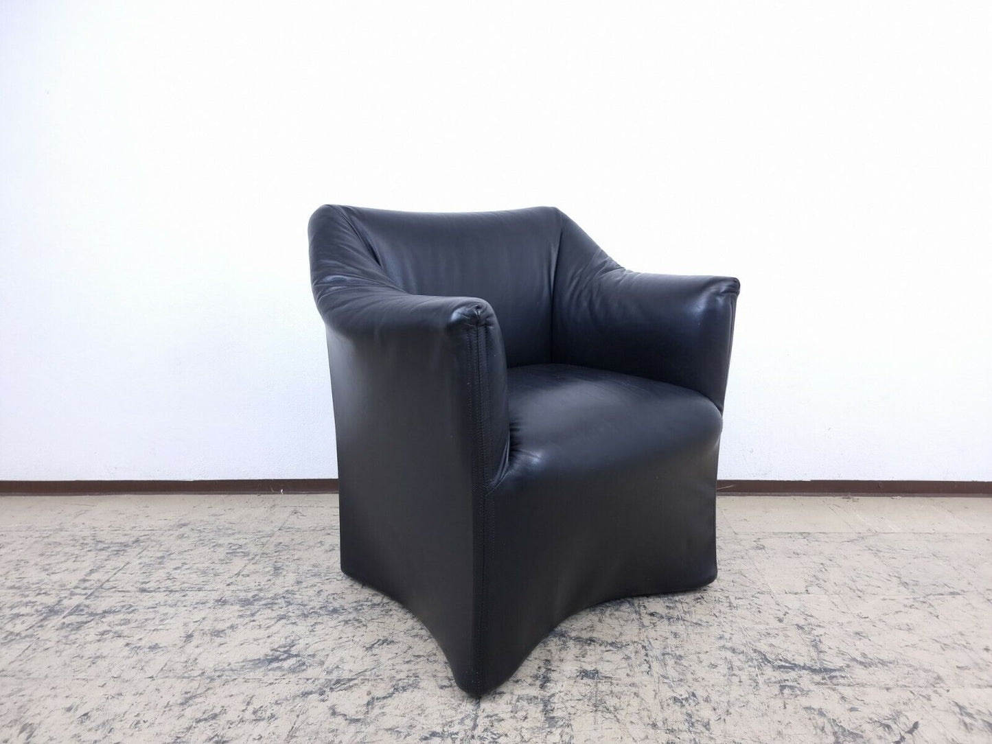 {{ product_title }} – {{ product_type }} von JS Furniture, Designer-Möbel gebraucht.