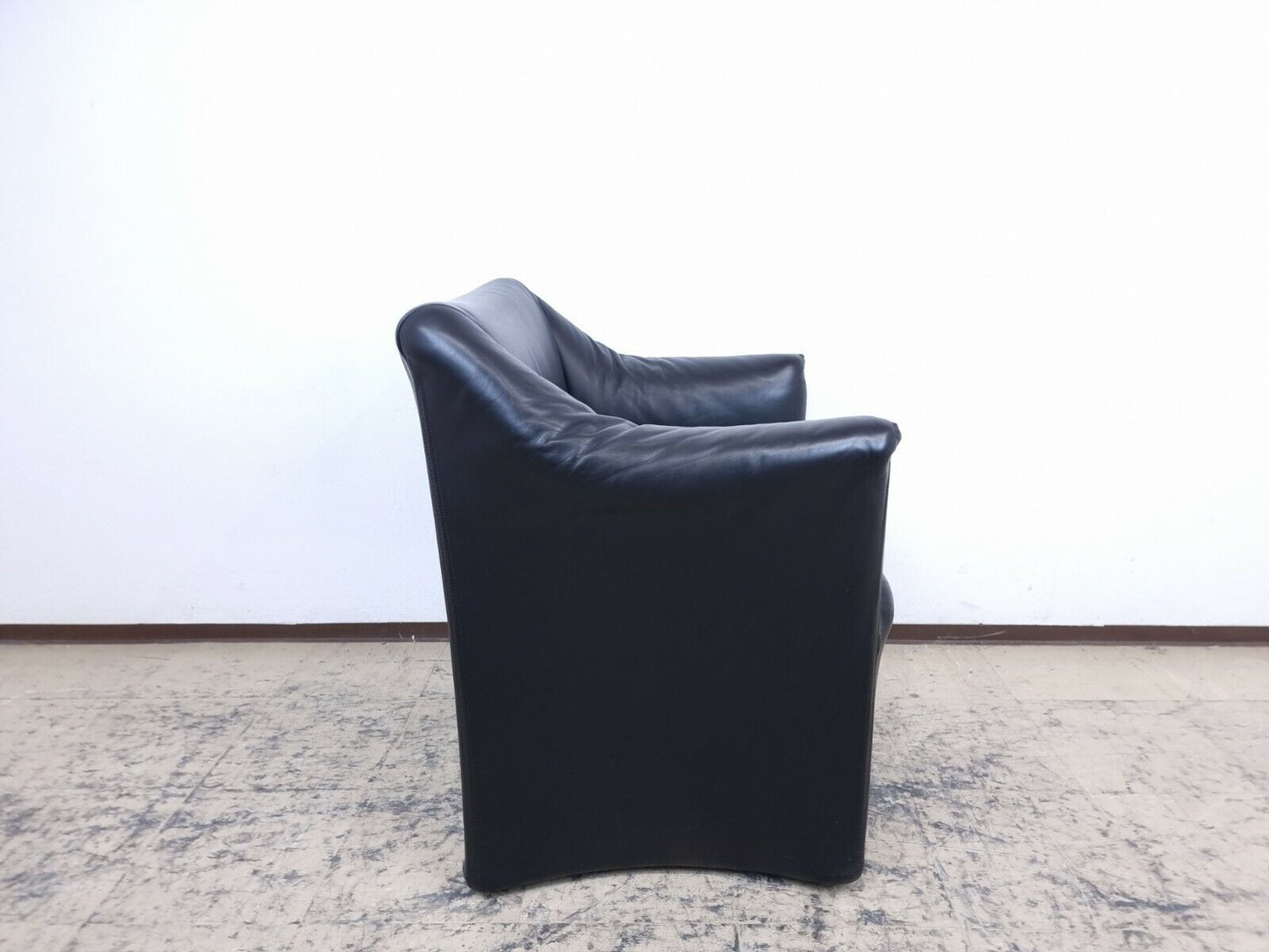 {{ product_title }} – {{ product_type }} von JS Furniture, Designer-Möbel gebraucht.