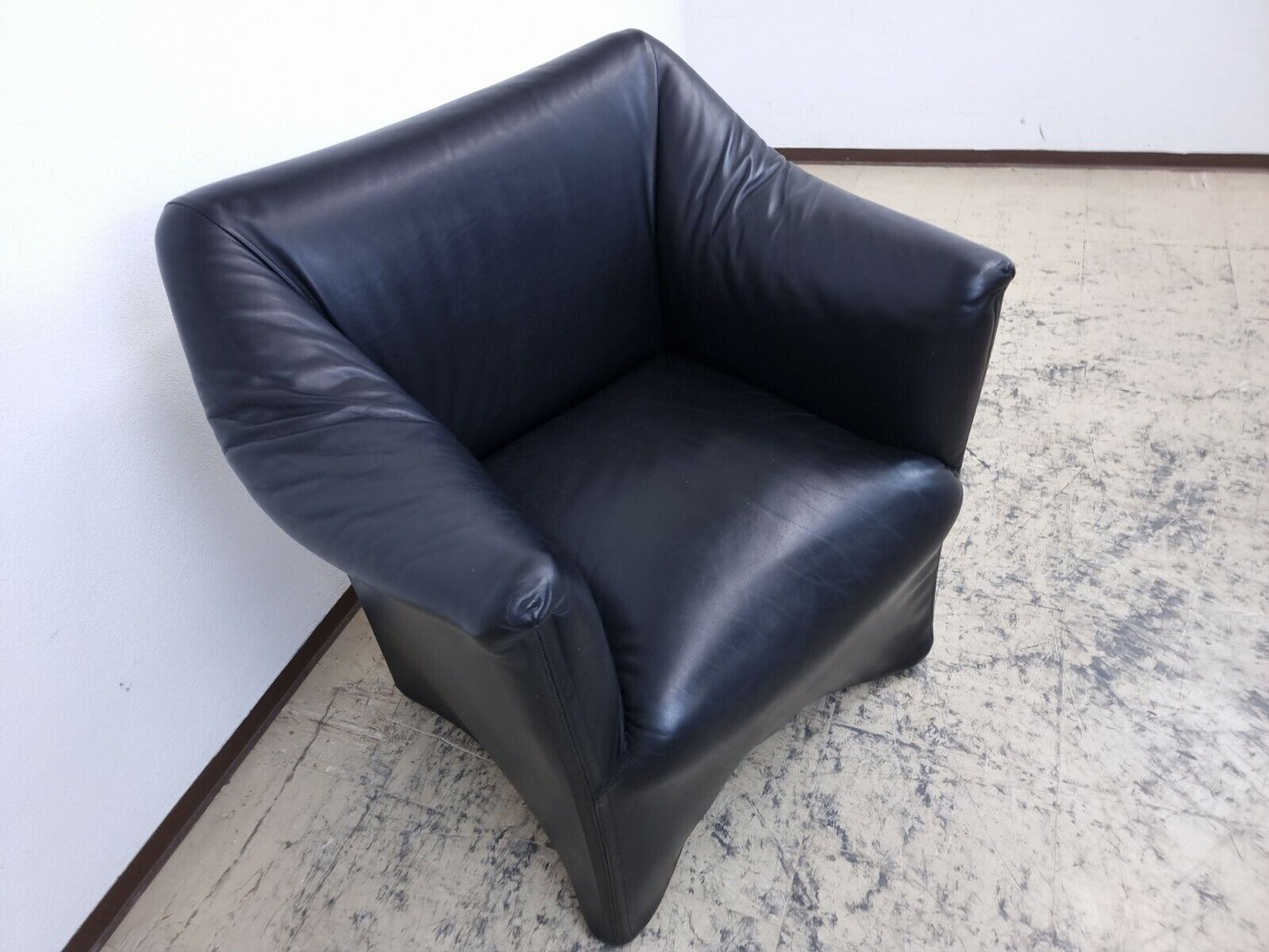 {{ product_title }} – {{ product_type }} von JS Furniture, Designer-Möbel gebraucht.