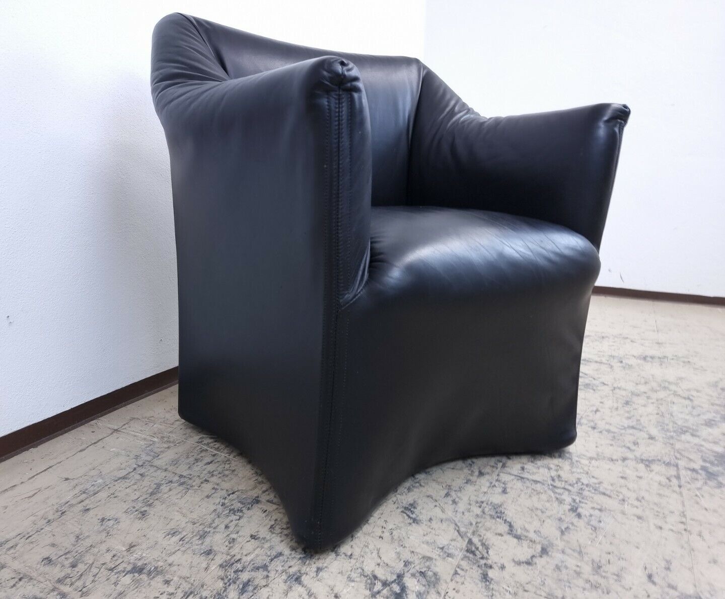 {{ product_title }} – {{ product_type }} von JS Furniture, Designer-Möbel gebraucht.