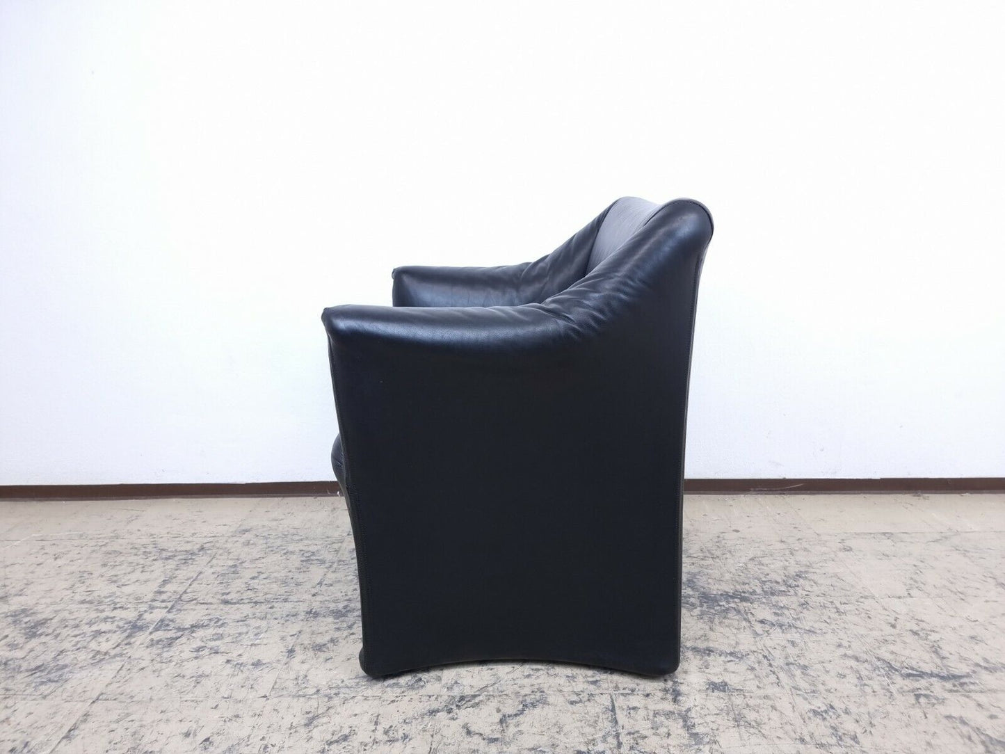 {{ product_title }} – {{ product_type }} von JS Furniture, Designer-Möbel gebraucht.