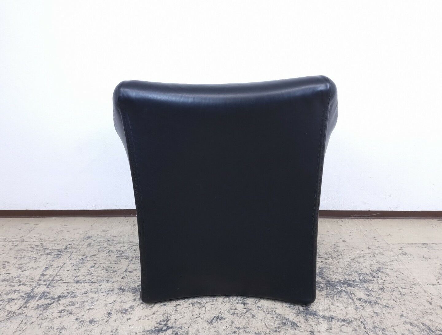 {{ product_title }} – {{ product_type }} von JS Furniture, Designer-Möbel gebraucht.