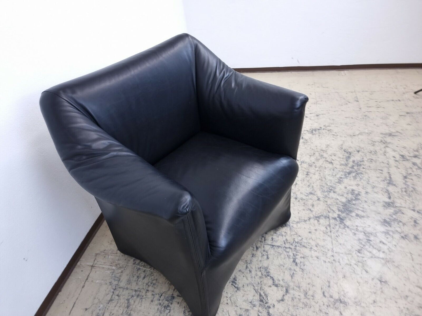 {{ product_title }} – {{ product_type }} von JS Furniture, Designer-Möbel gebraucht.