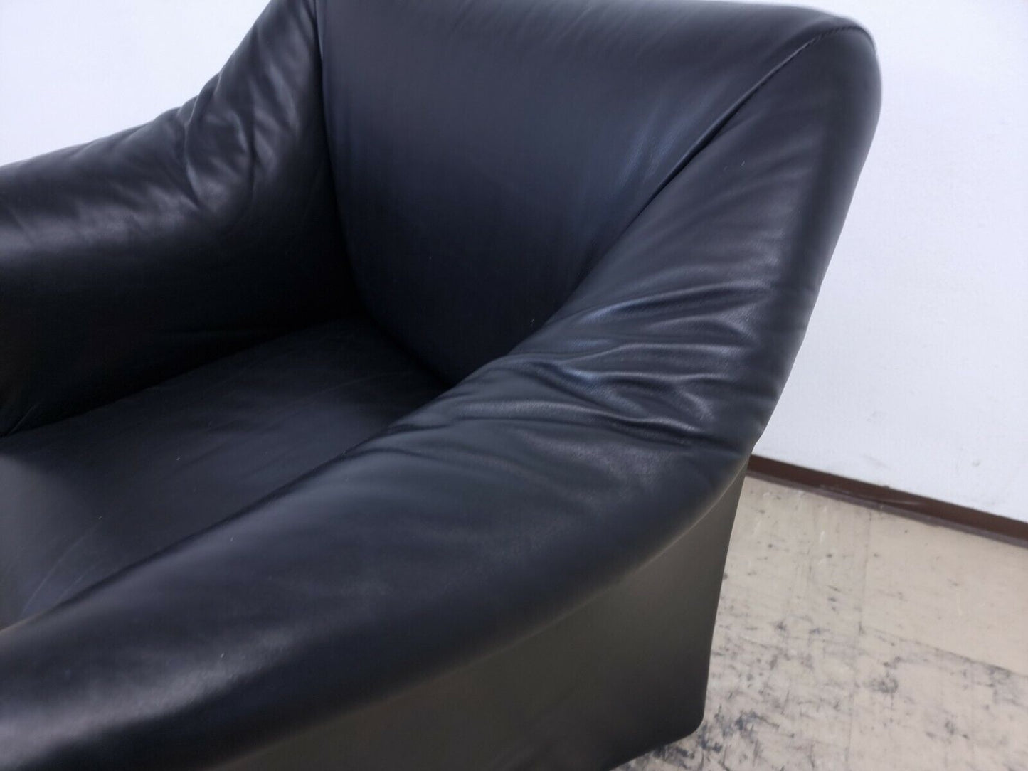 {{ product_title }} – {{ product_type }} von JS Furniture, Designer-Möbel gebraucht.