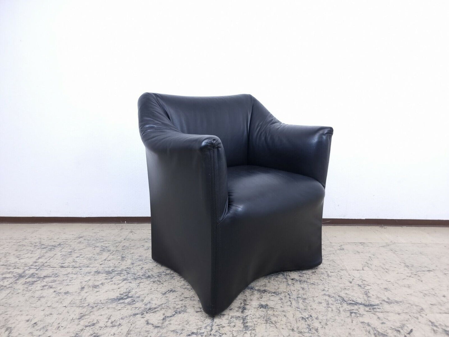 {{ product_title }} – {{ product_type }} von JS Furniture, Designer-Möbel gebraucht.
