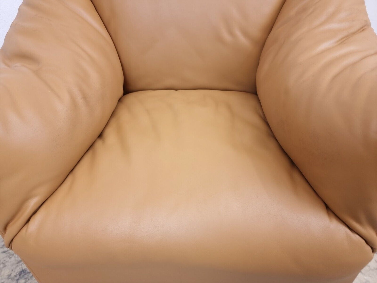 {{ product_title }} – {{ product_type }} von JS Furniture, Designer-Möbel gebraucht.