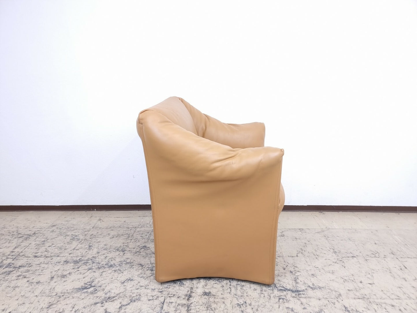{{ product_title }} – {{ product_type }} von JS Furniture, Designer-Möbel gebraucht.