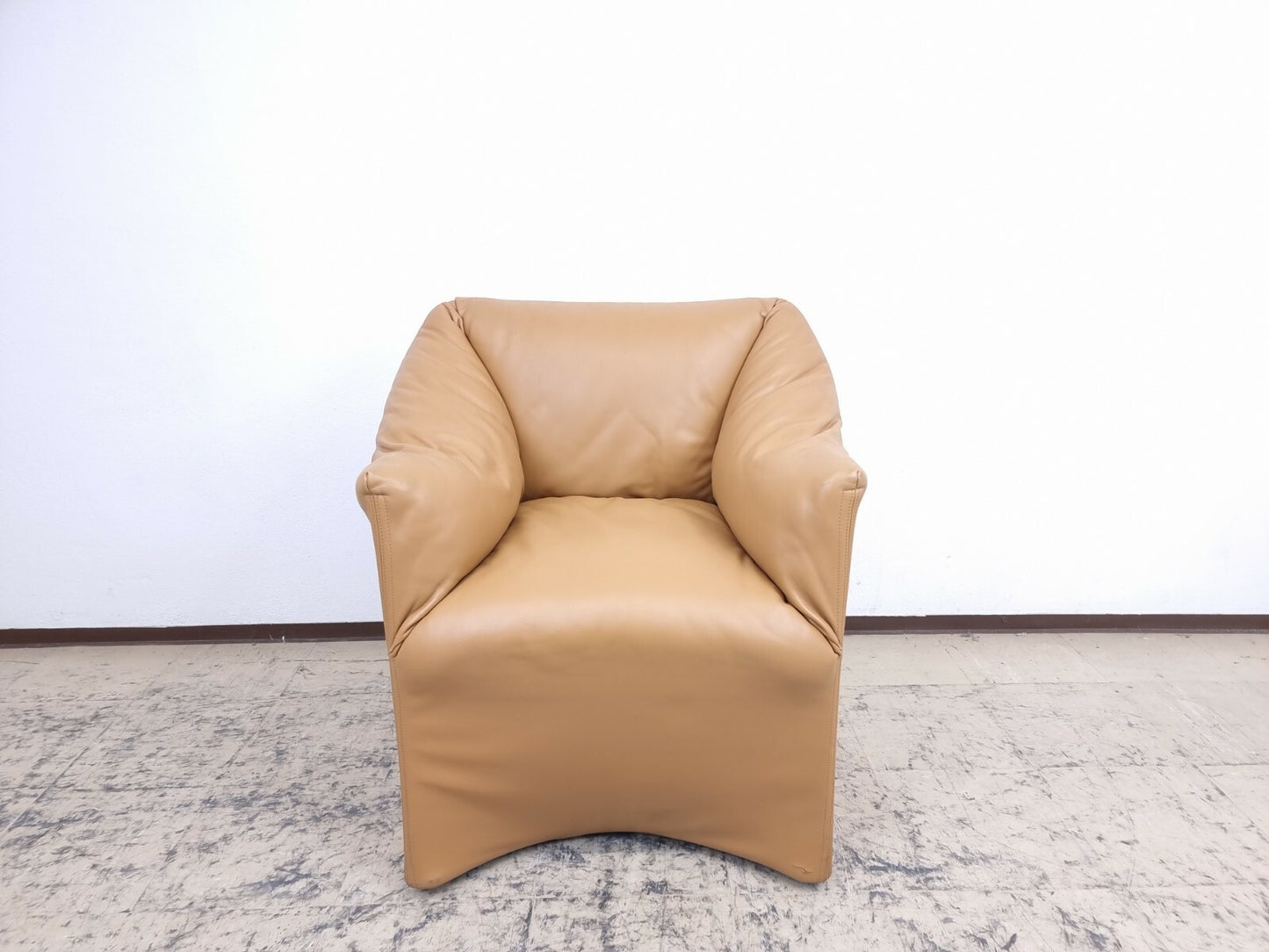 {{ product_title }} – {{ product_type }} von JS Furniture, Designer-Möbel gebraucht.
