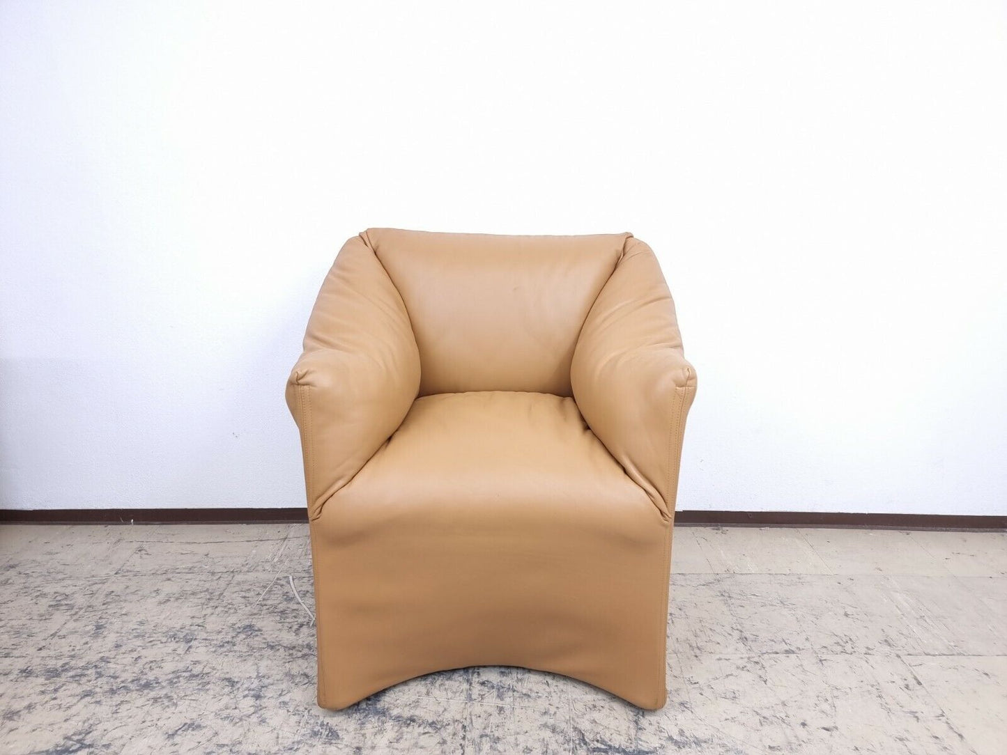 {{ product_title }} – {{ product_type }} von JS Furniture, Designer-Möbel gebraucht.