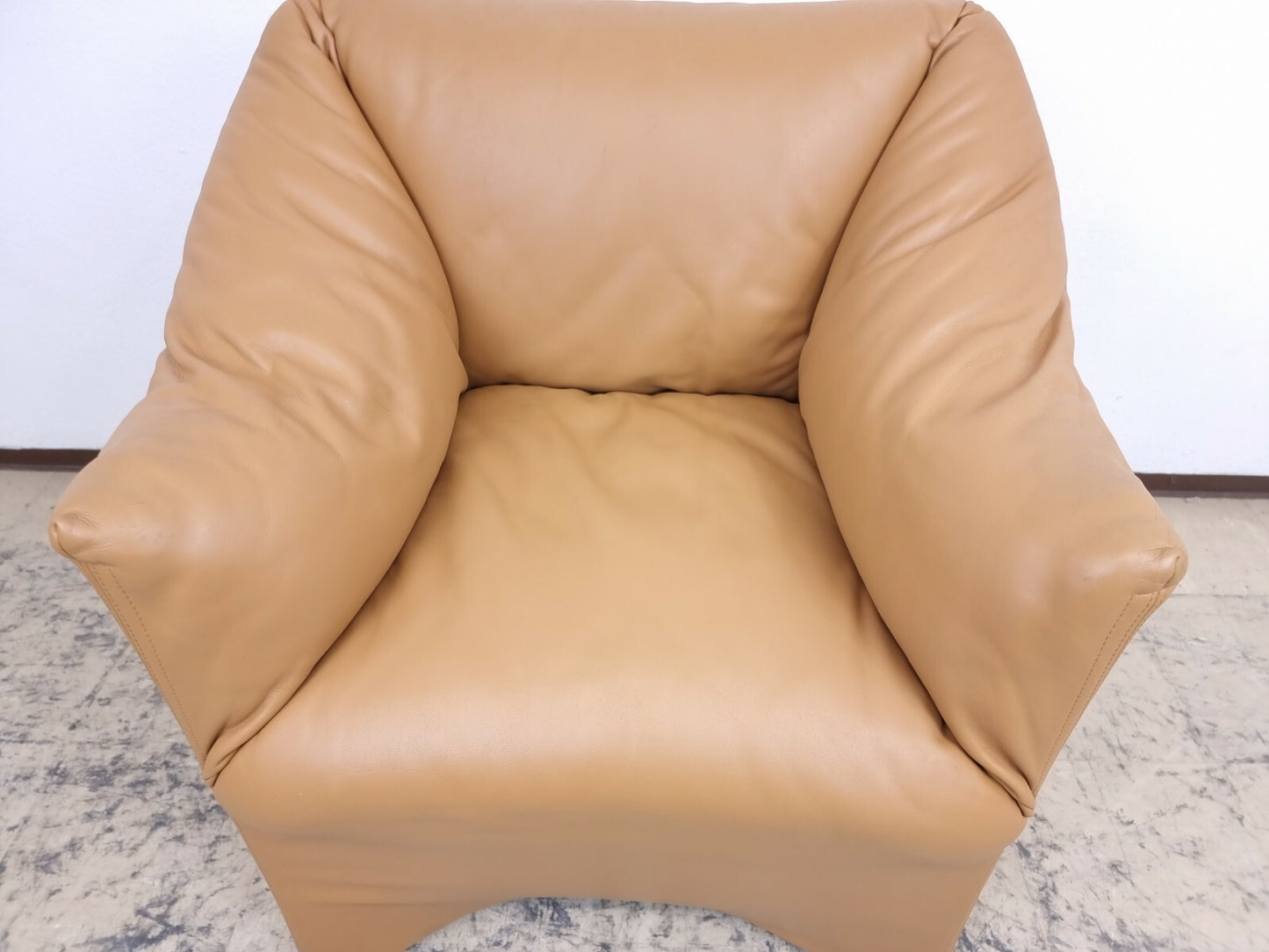{{ product_title }} – {{ product_type }} von JS Furniture, Designer-Möbel gebraucht.