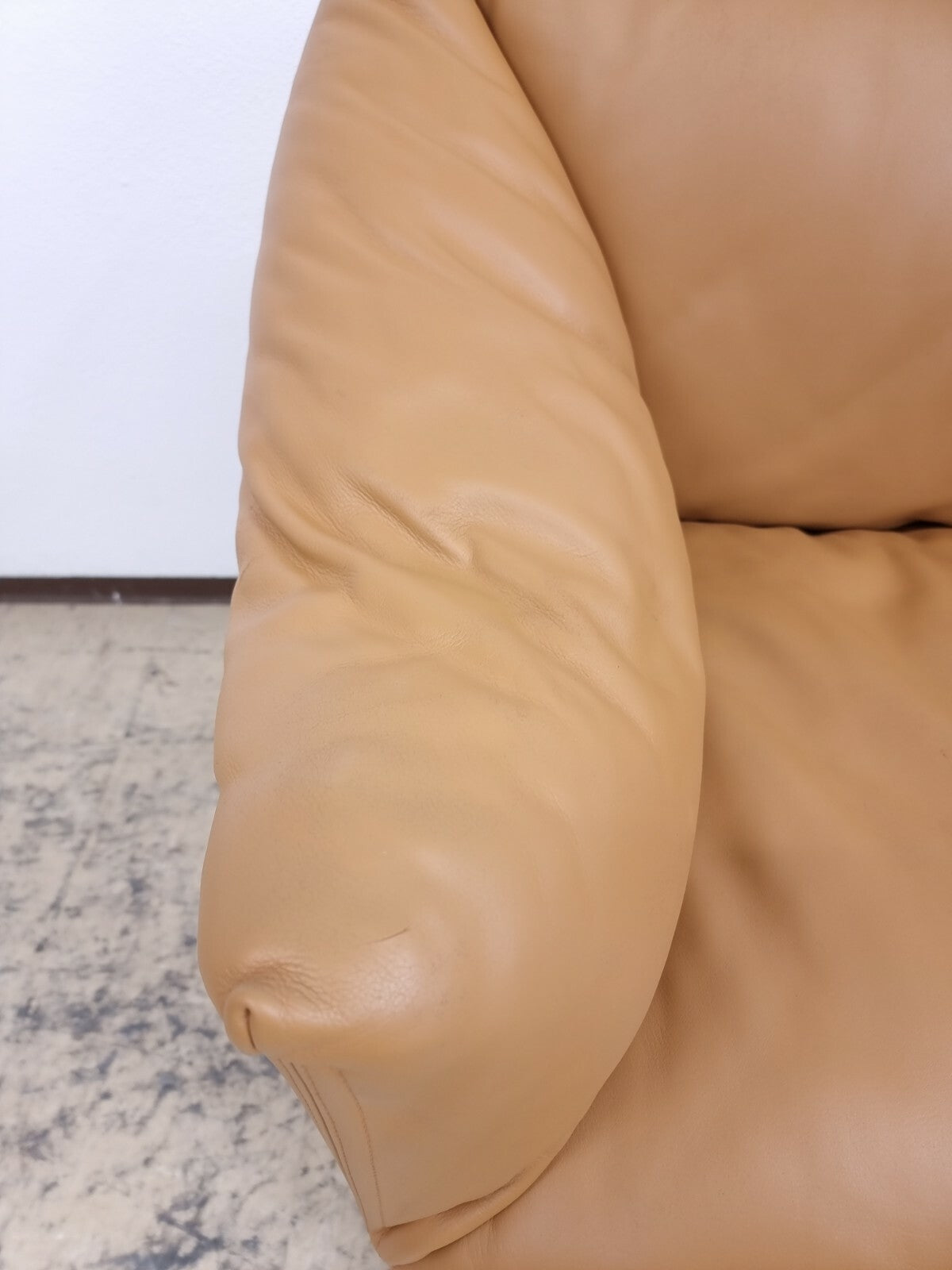 {{ product_title }} – {{ product_type }} von JS Furniture, Designer-Möbel gebraucht.