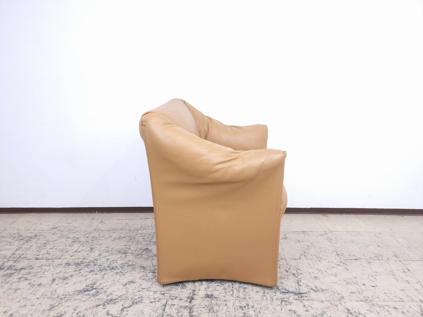 {{ product_title }} – {{ product_type }} von JS Furniture, Designer-Möbel gebraucht.