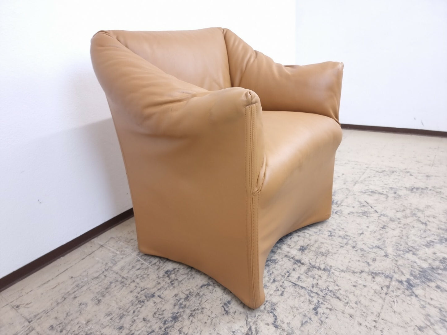 {{ product_title }} – {{ product_type }} von JS Furniture, Designer-Möbel gebraucht.