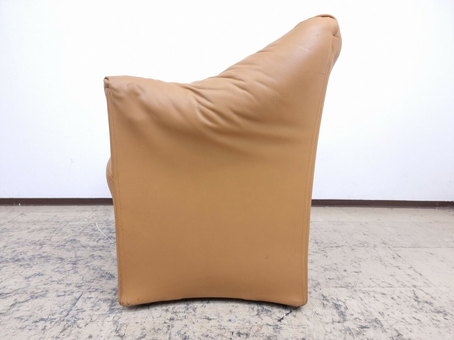 {{ product_title }} – {{ product_type }} von JS Furniture, Designer-Möbel gebraucht.