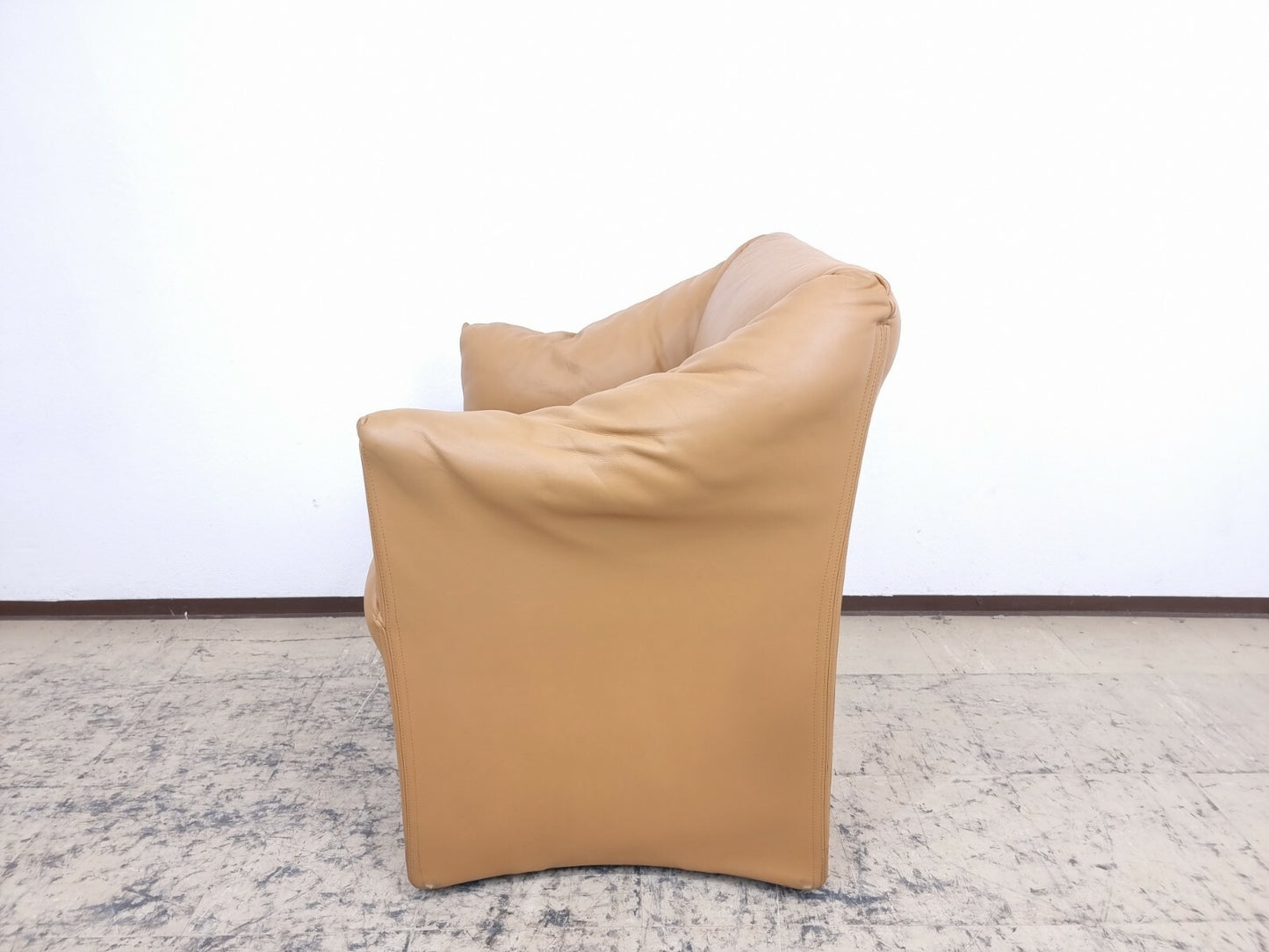 {{ product_title }} – {{ product_type }} von JS Furniture, Designer-Möbel gebraucht.