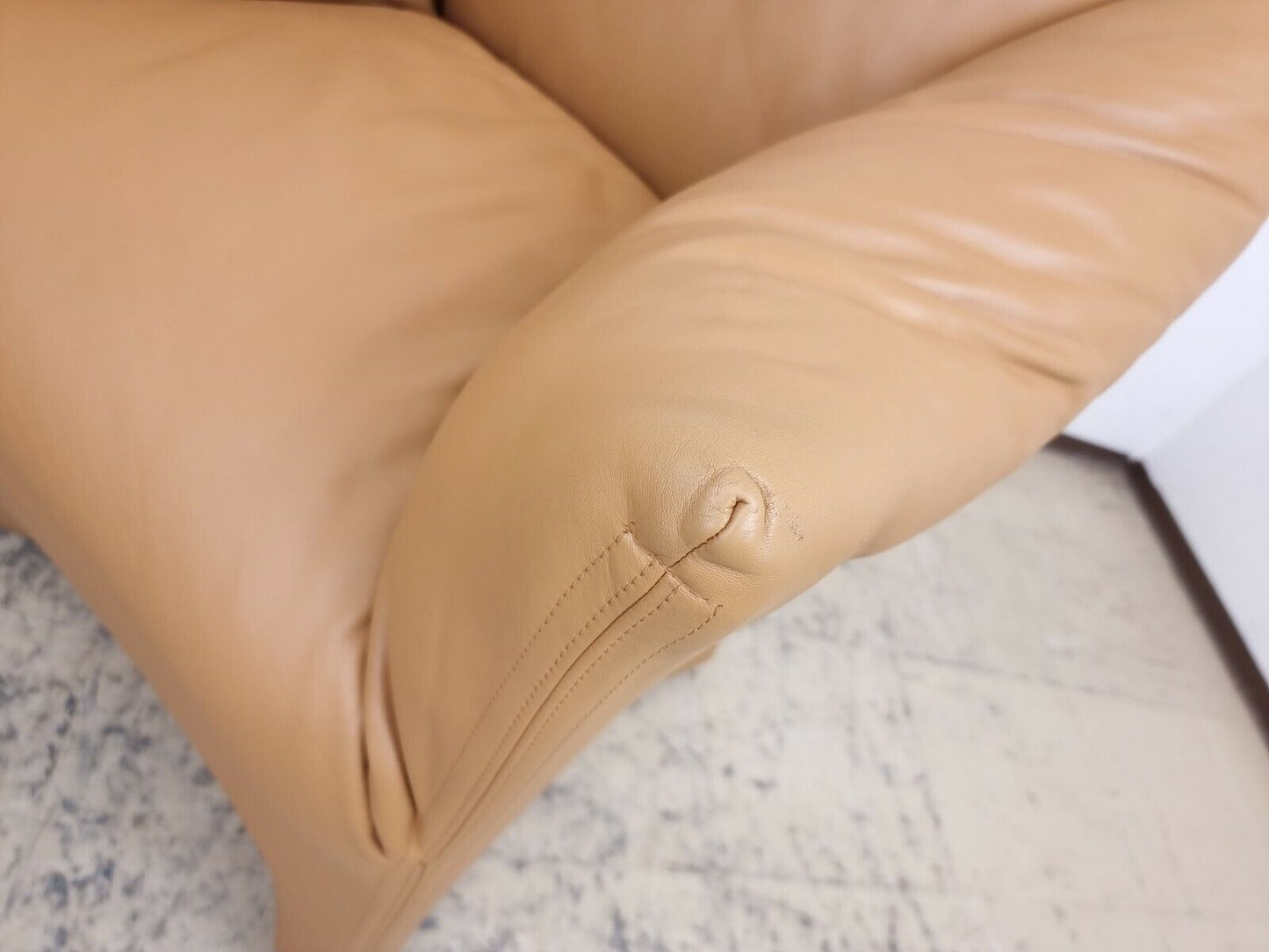 {{ product_title }} – {{ product_type }} von JS Furniture, Designer-Möbel gebraucht.