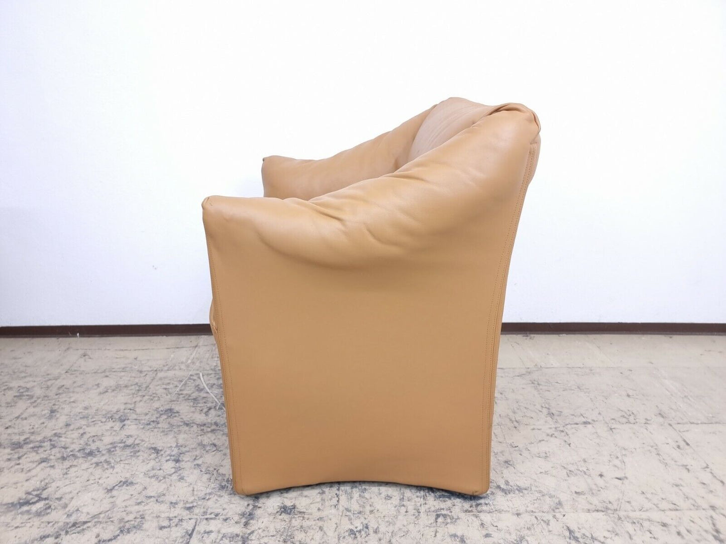 {{ product_title }} – {{ product_type }} von JS Furniture, Designer-Möbel gebraucht.