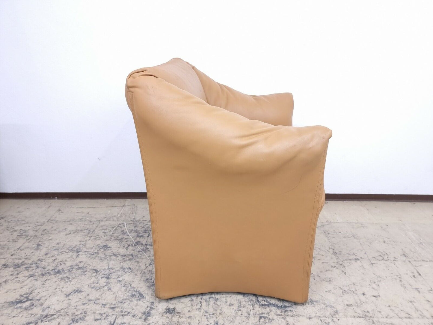 {{ product_title }} – {{ product_type }} von JS Furniture, Designer-Möbel gebraucht.