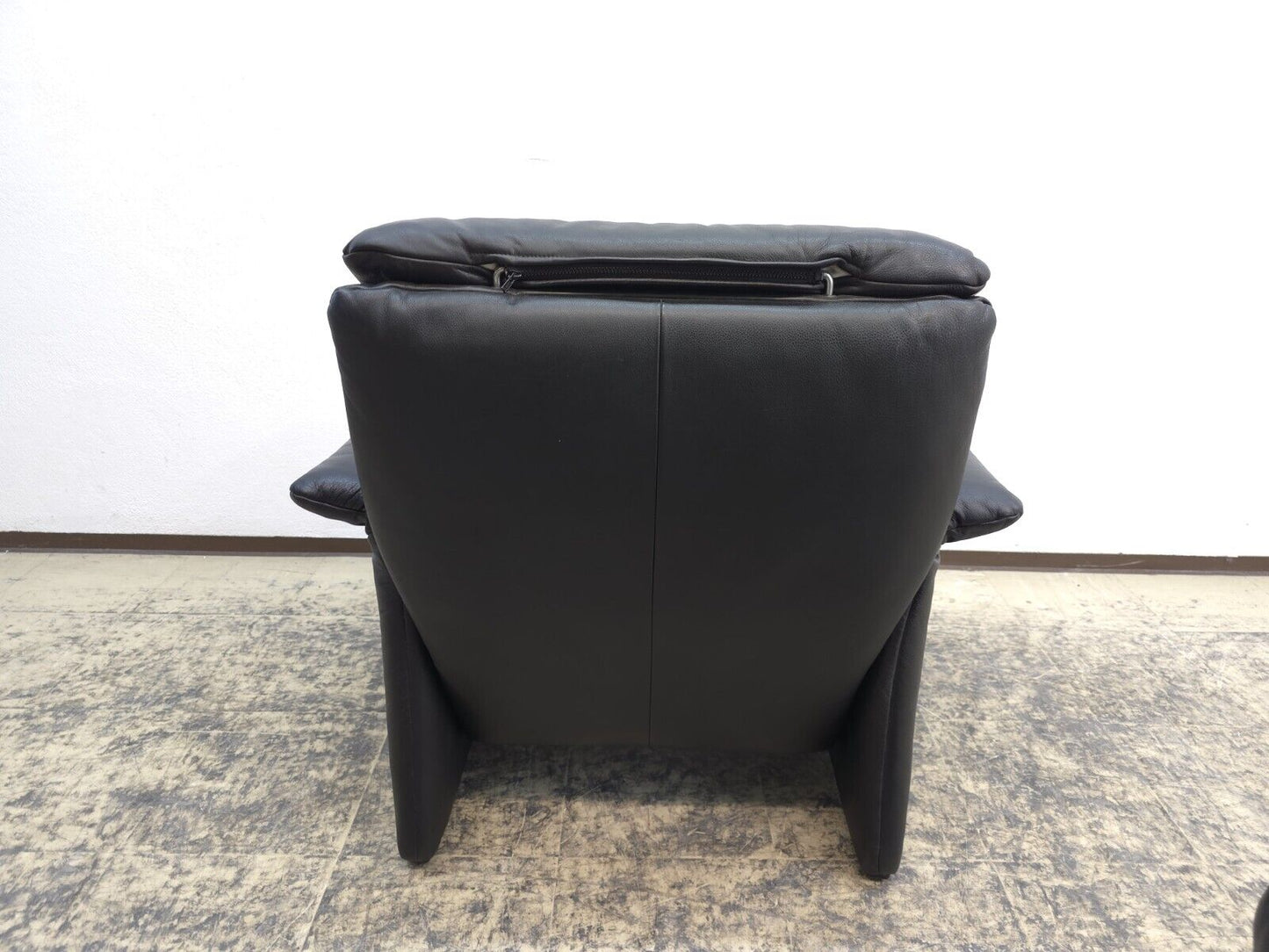 {{ product_title }} – {{ product_type }} von JS Furniture, Designer-Möbel gebraucht.