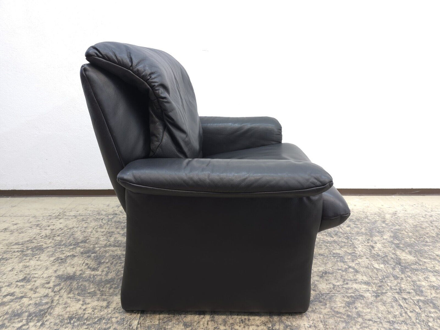 {{ product_title }} – {{ product_type }} von JS Furniture, Designer-Möbel gebraucht.