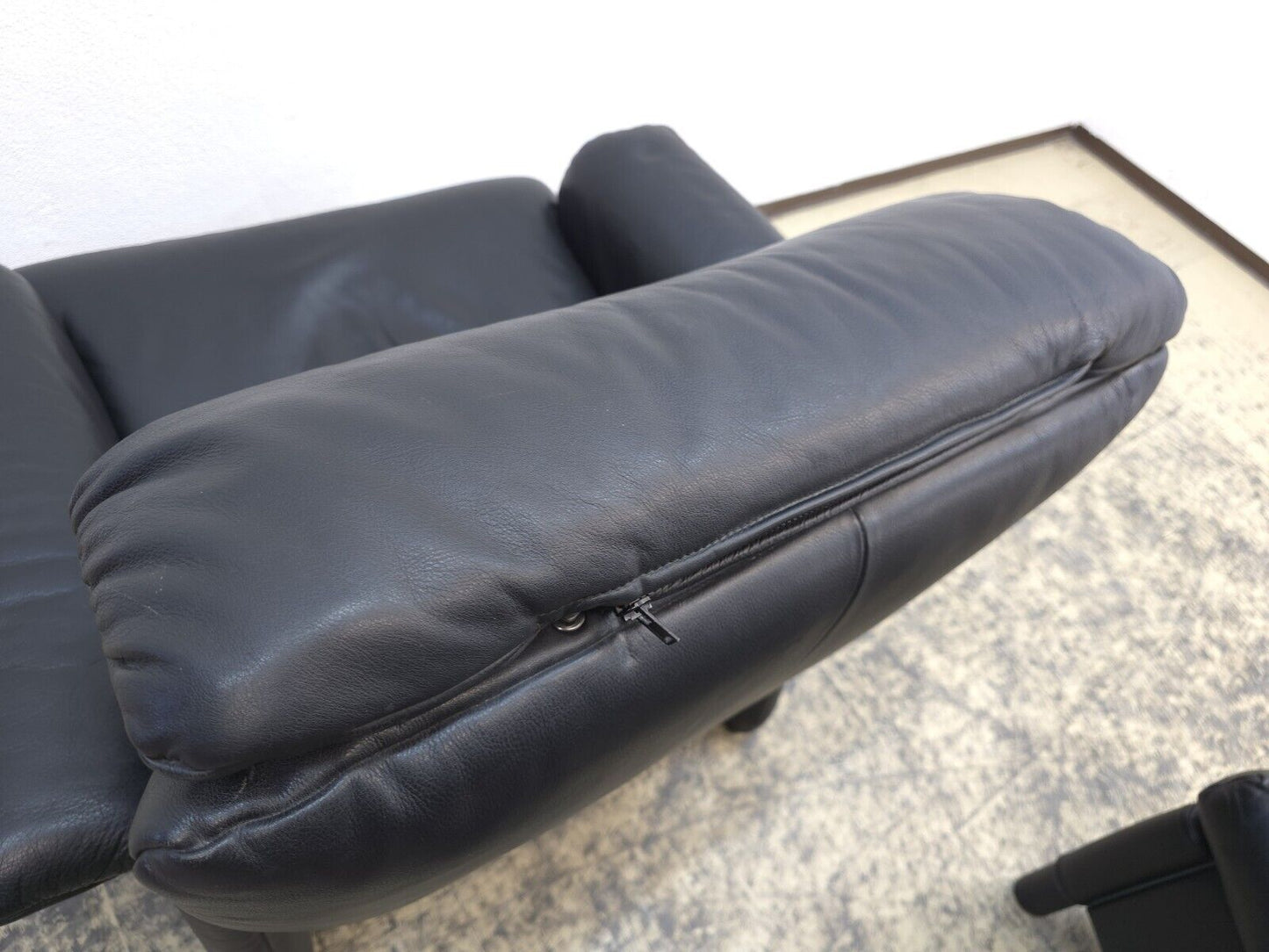 {{ product_title }} – {{ product_type }} von JS Furniture, Designer-Möbel gebraucht.