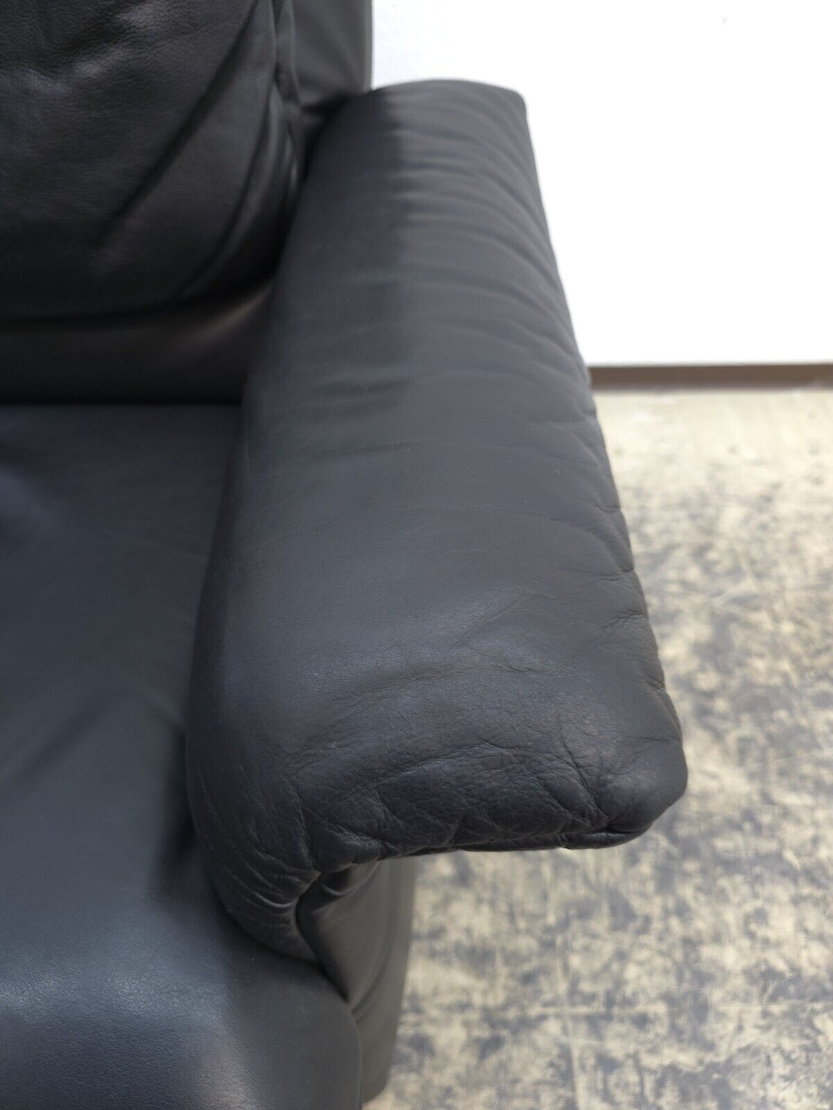 {{ product_title }} – {{ product_type }} von JS Furniture, Designer-Möbel gebraucht.