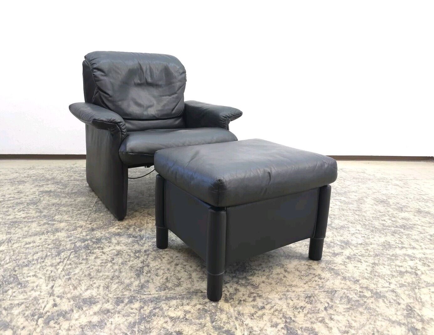 {{ product_title }} – {{ product_type }} von JS Furniture, Designer-Möbel gebraucht.