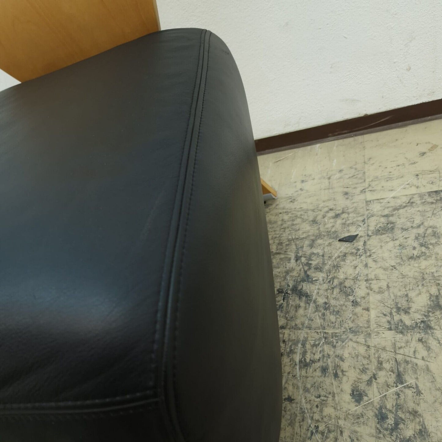 {{ product_title }} – {{ product_type }} von JS Furniture, Designer-Möbel gebraucht.