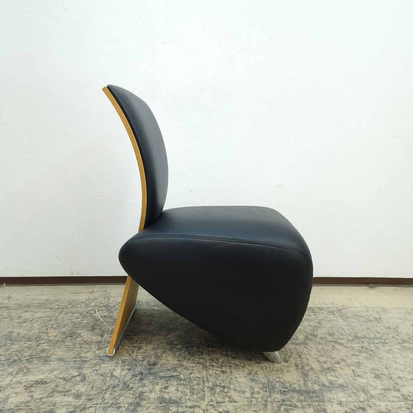 {{ product_title }} – {{ product_type }} von JS Furniture, Designer-Möbel gebraucht.