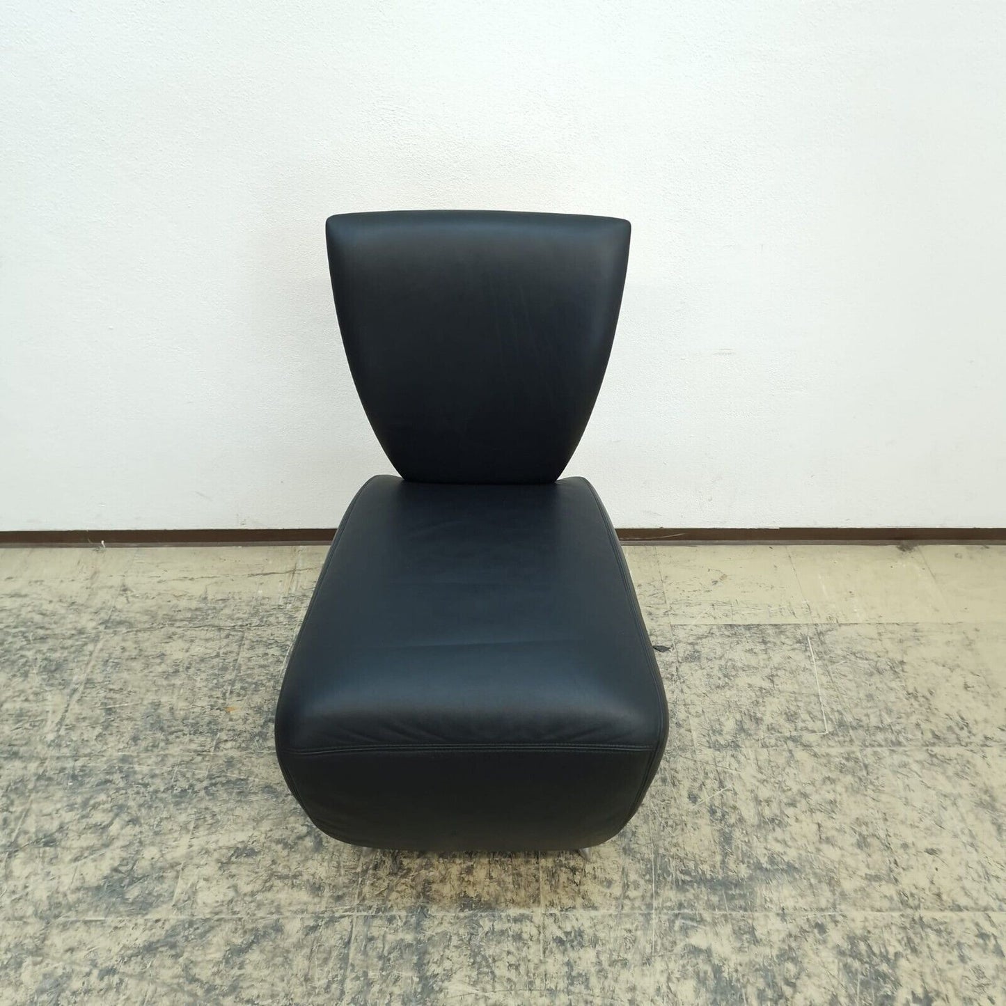 {{ product_title }} – {{ product_type }} von JS Furniture, Designer-Möbel gebraucht.