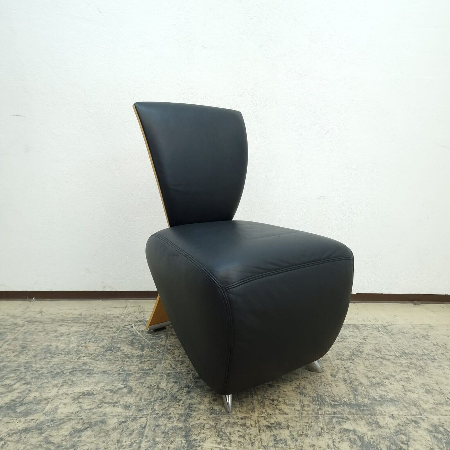 {{ product_title }} – {{ product_type }} von JS Furniture, Designer-Möbel gebraucht.