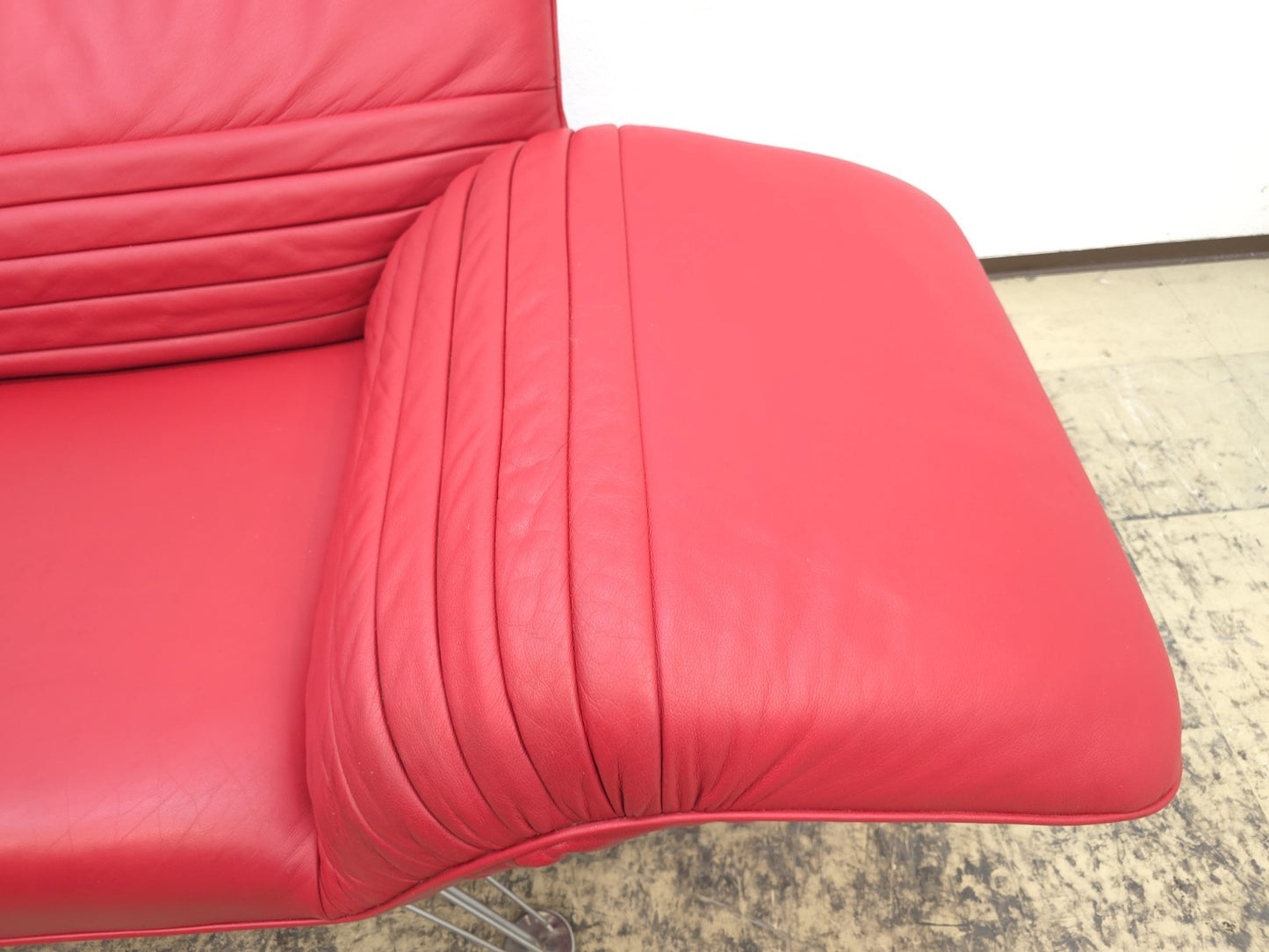{{ product_title }} – {{ product_type }} von JS Furniture, Designer-Möbel gebraucht.