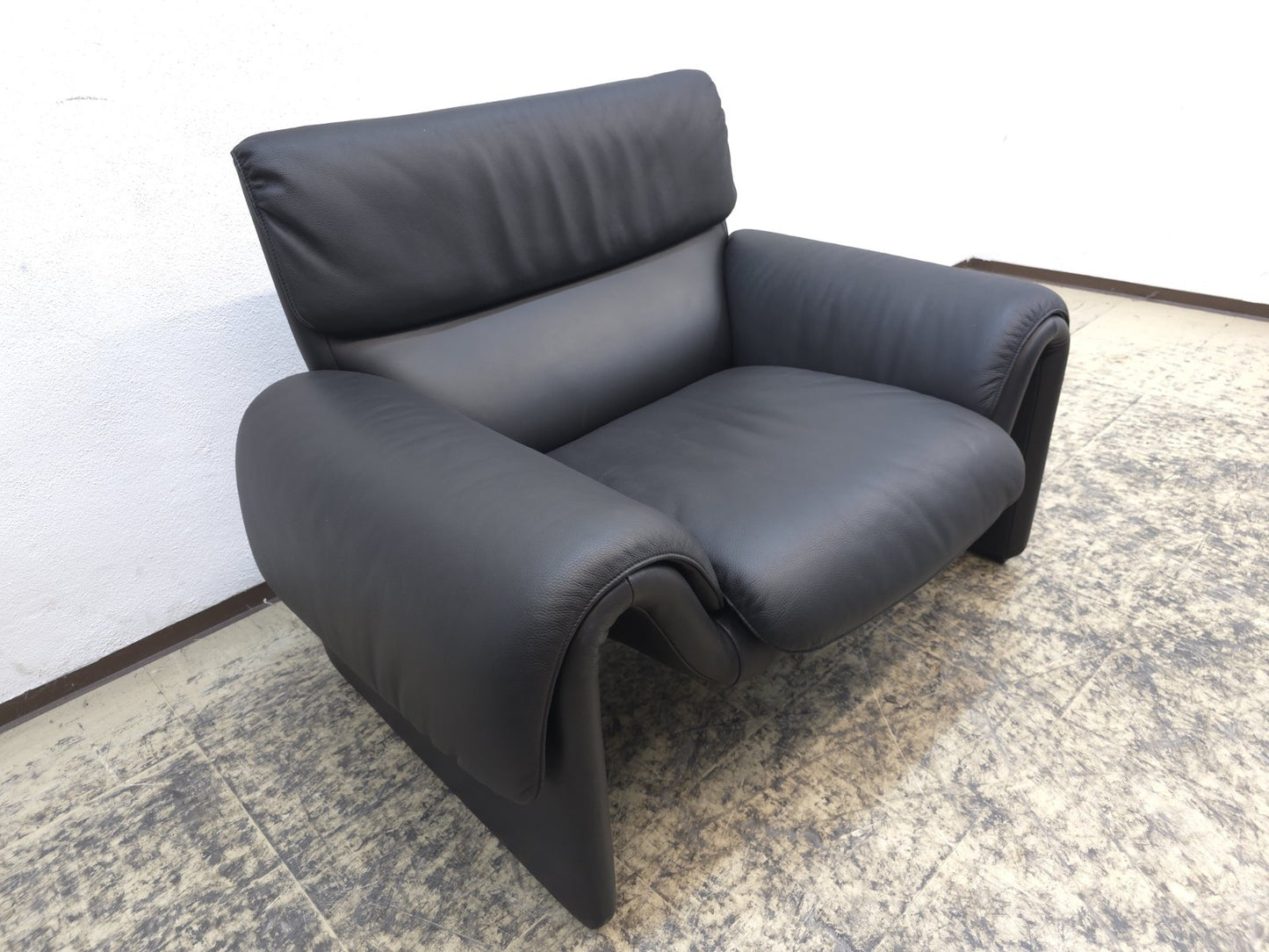 {{ product_title }} – {{ product_type }} von JS Furniture, Designer-Möbel gebraucht.