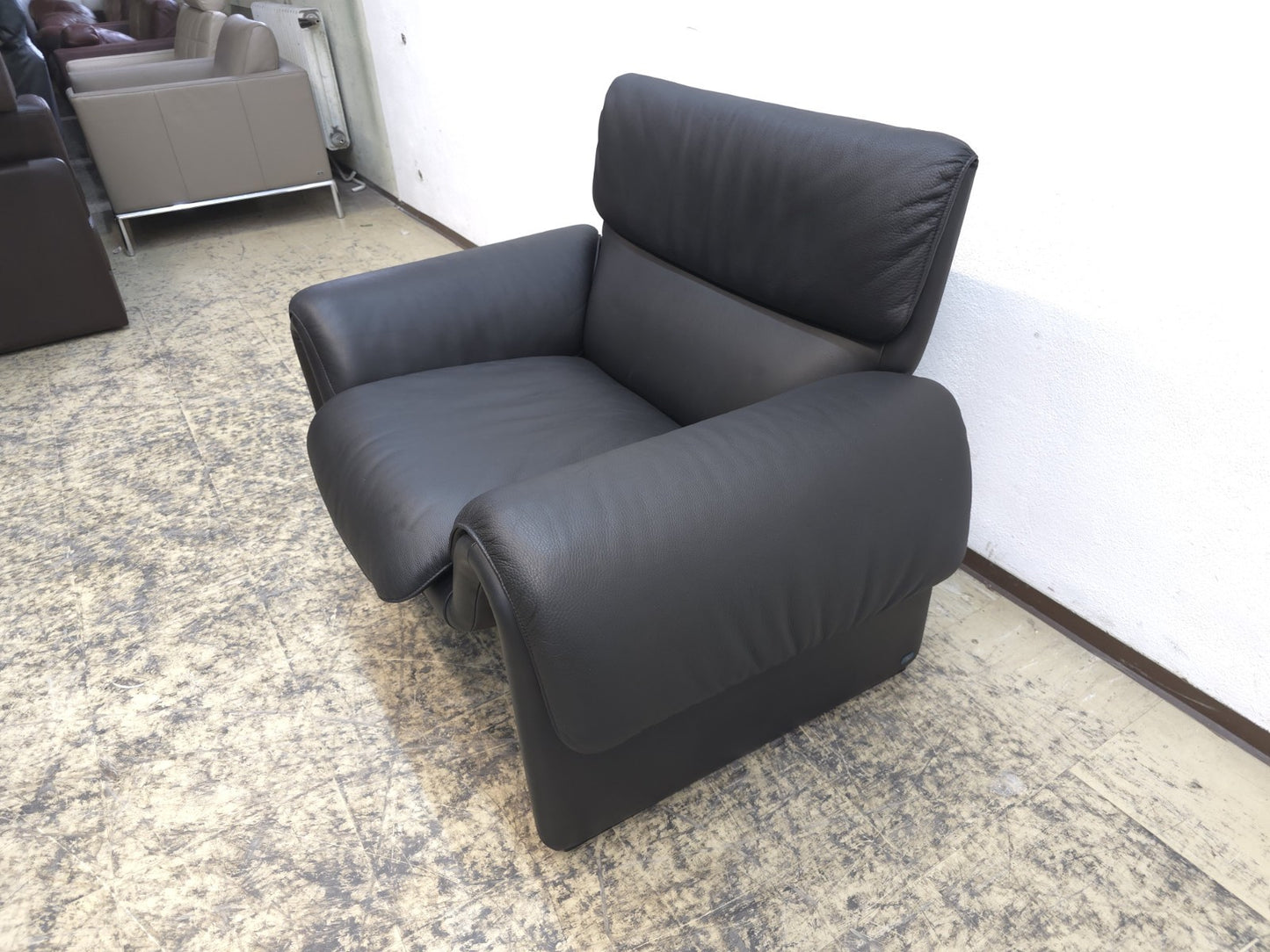 {{ product_title }} – {{ product_type }} von JS Furniture, Designer-Möbel gebraucht.