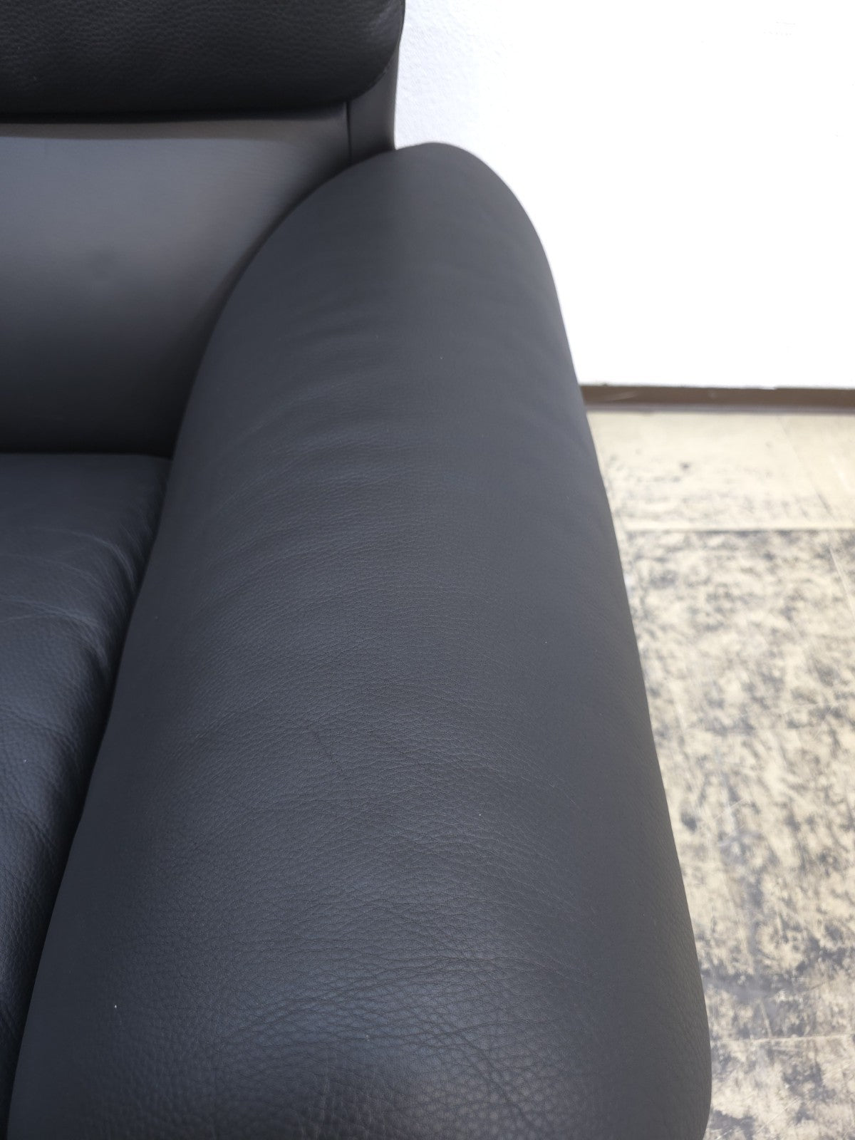 {{ product_title }} – {{ product_type }} von JS Furniture, Designer-Möbel gebraucht.