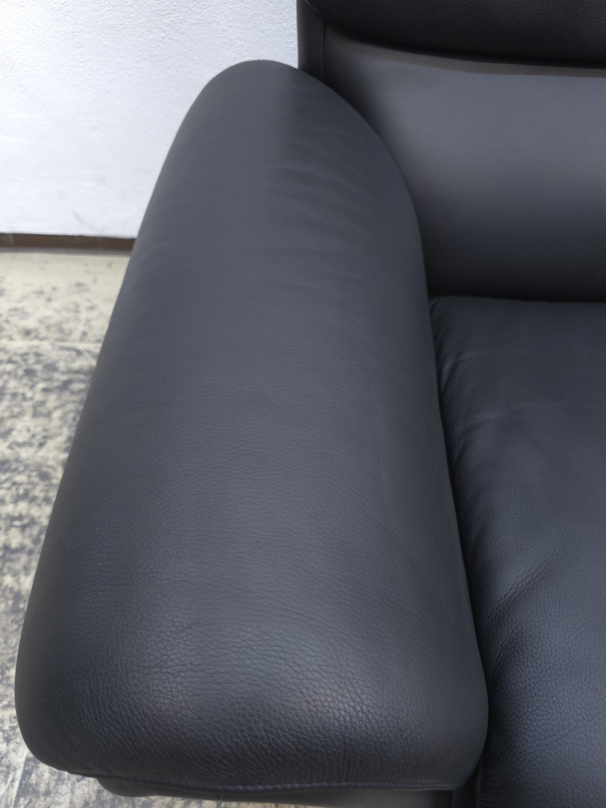{{ product_title }} – {{ product_type }} von JS Furniture, Designer-Möbel gebraucht.