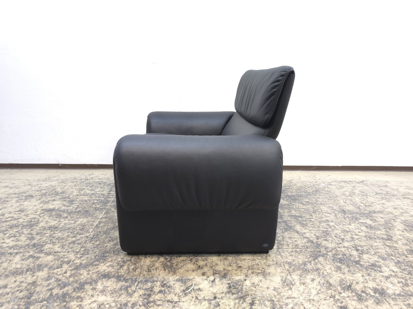 {{ product_title }} – {{ product_type }} von JS Furniture, Designer-Möbel gebraucht.