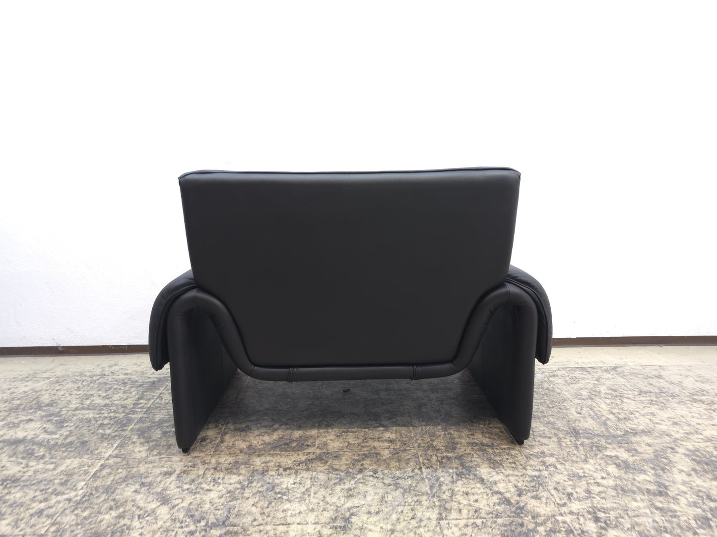 {{ product_title }} – {{ product_type }} von JS Furniture, Designer-Möbel gebraucht.