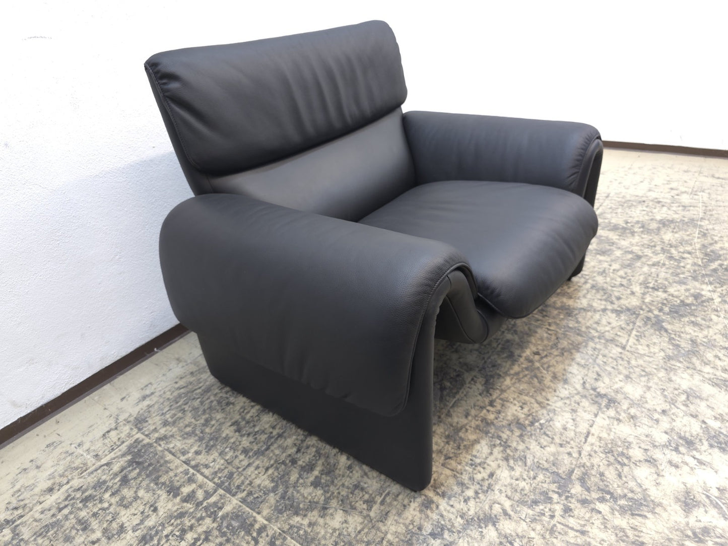 {{ product_title }} – {{ product_type }} von JS Furniture, Designer-Möbel gebraucht.