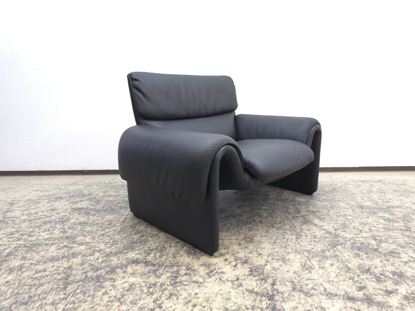 {{ product_title }} – {{ product_type }} von JS Furniture, Designer-Möbel gebraucht.