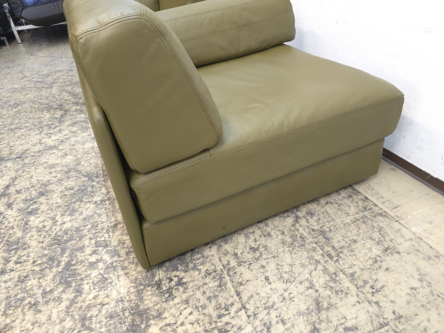 {{ product_title }} – {{ product_type }} von JS Furniture, Designer-Möbel gebraucht.