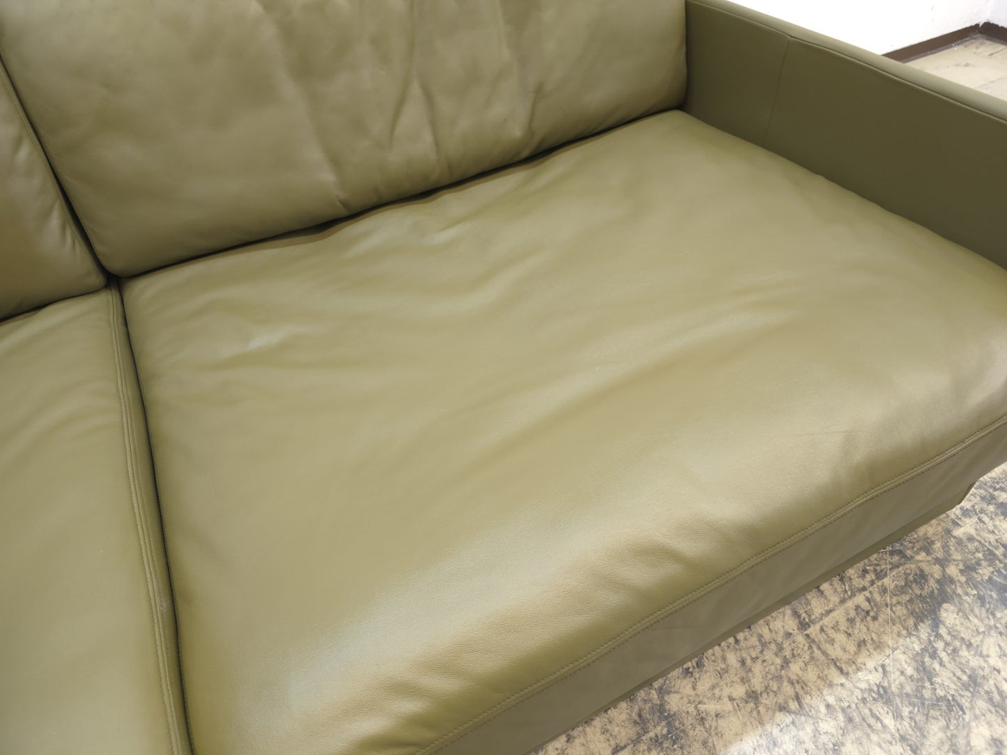 {{ product_title }} – {{ product_type }} von JS Furniture, Designer-Möbel gebraucht.