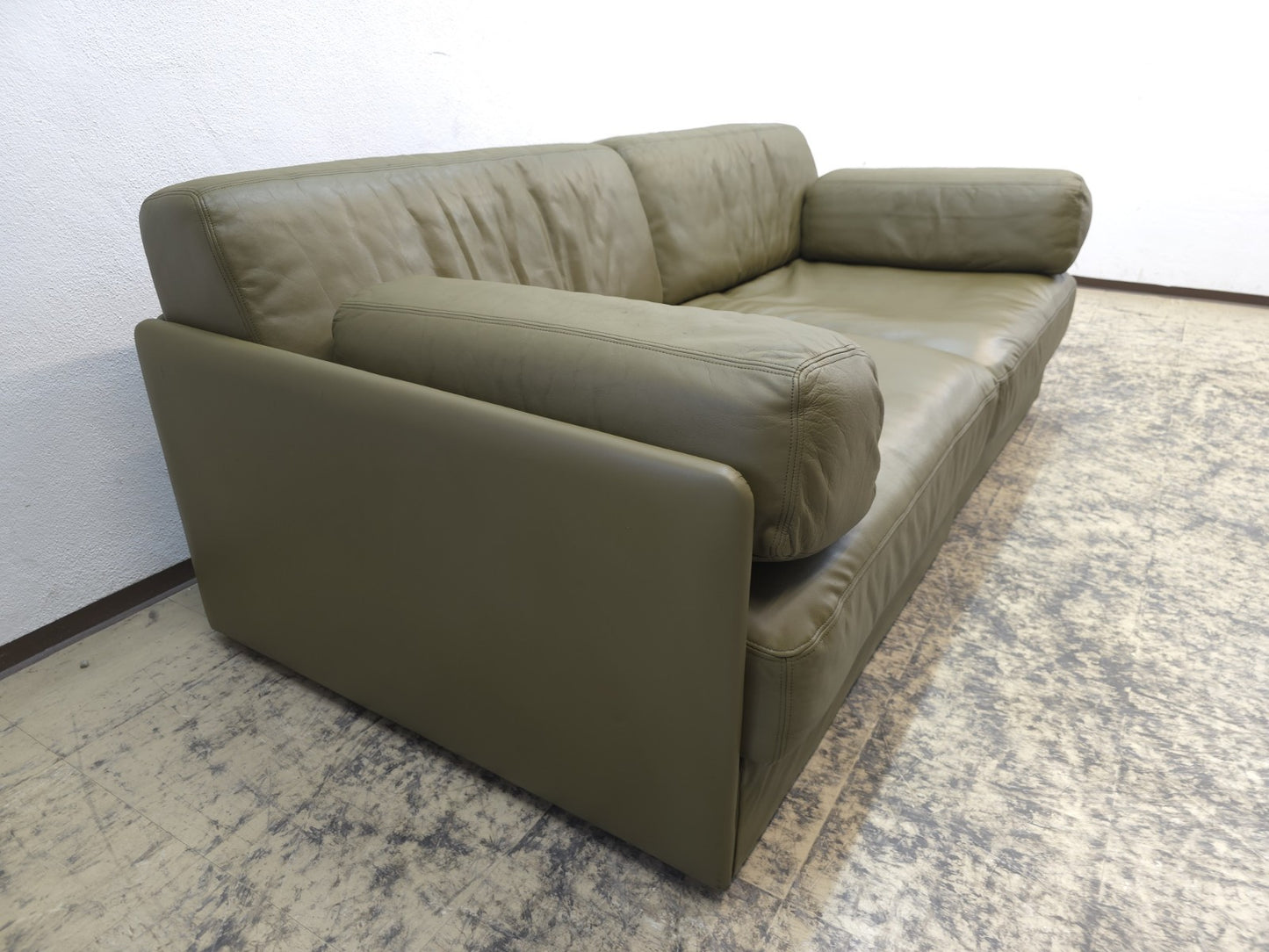 {{ product_title }} – {{ product_type }} von JS Furniture, Designer-Möbel gebraucht.