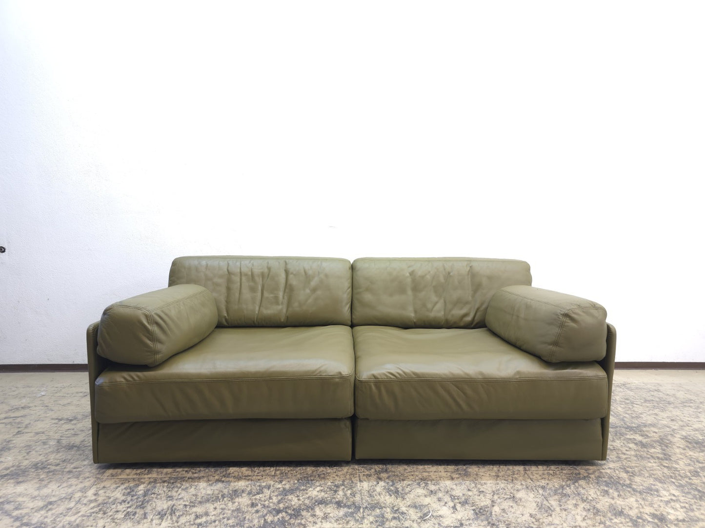 {{ product_title }} – {{ product_type }} von JS Furniture, Designer-Möbel gebraucht.