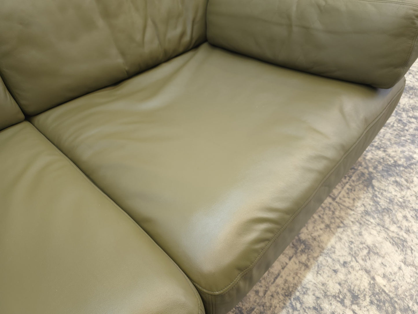 {{ product_title }} – {{ product_type }} von JS Furniture, Designer-Möbel gebraucht.